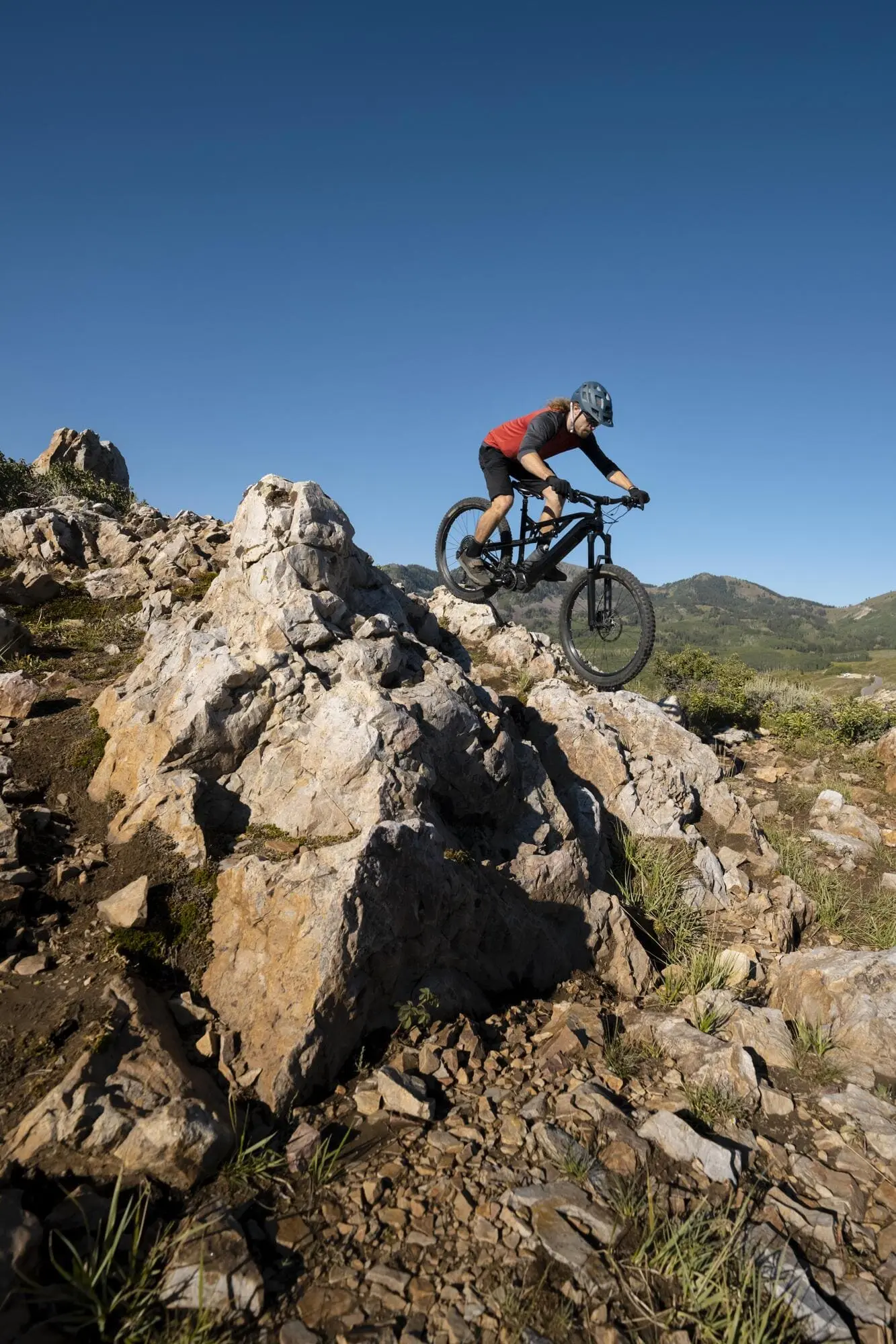 Person riding a mountain bike in the mountains